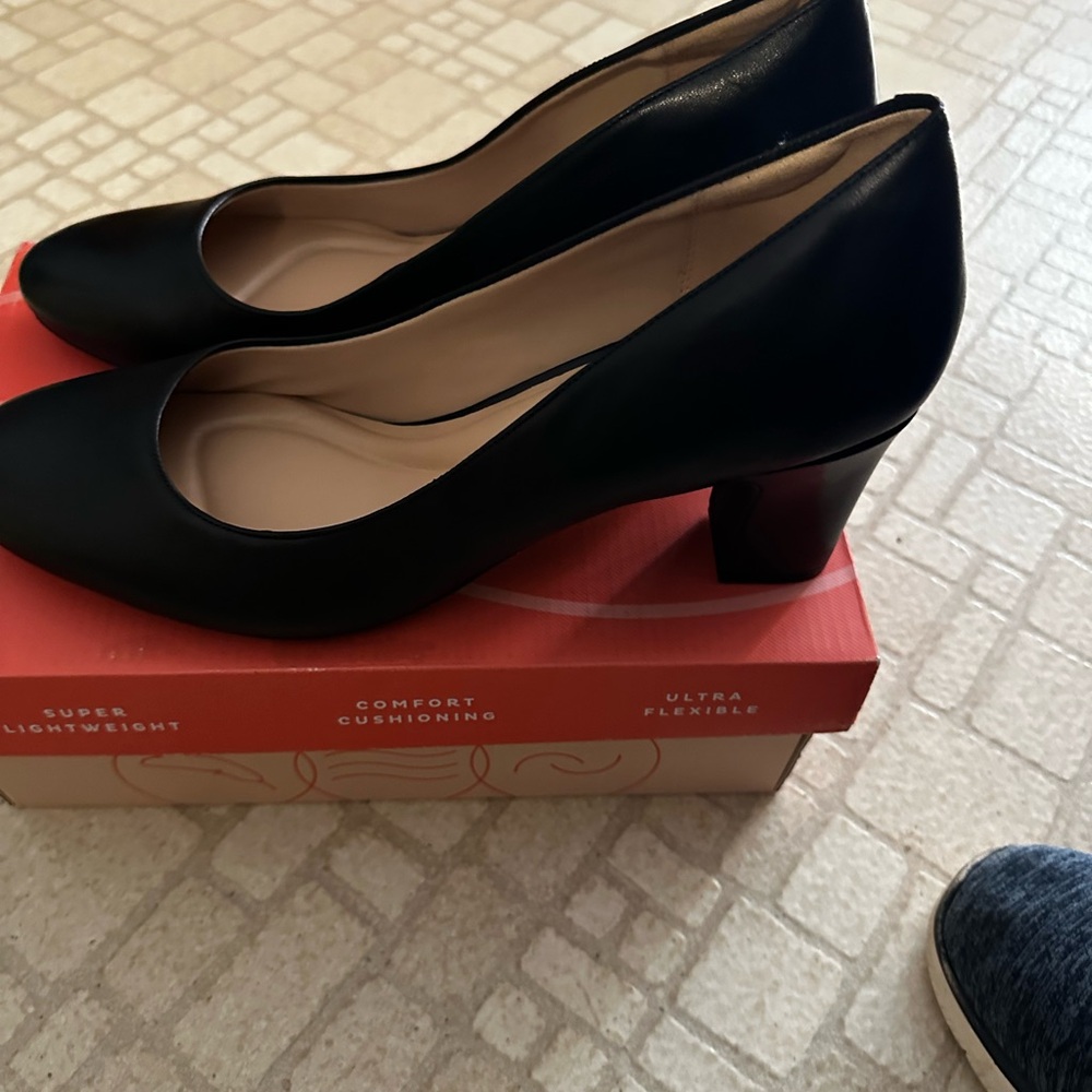 Easy Spirit Elegant Black Heels